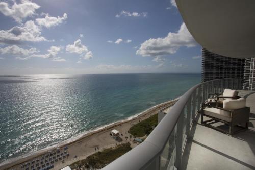 Hyde Resort & Residences image 32