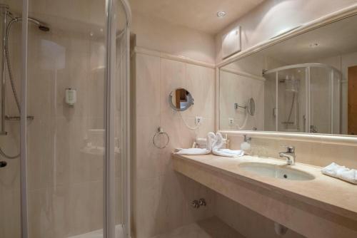 Hotel Alpenblick Zillertal Room Type - Comfort Double Room with Shower Hotel Alpenblick Zillertal Room Type - Comfort Double Room with Shower