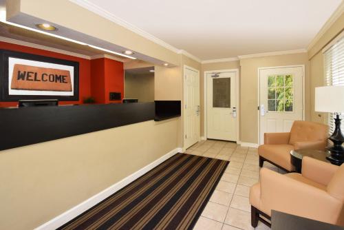 Lobby, Extended Stay America Suites - Tampa - North Airport in Tampa International Airport