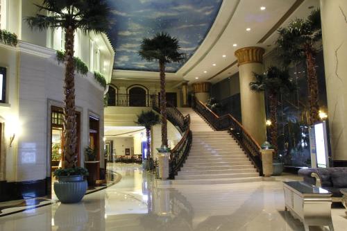 로비, 로얄 마리나 프라자 호텔 (Royal Marina Plaza Hotel) in 판위 구