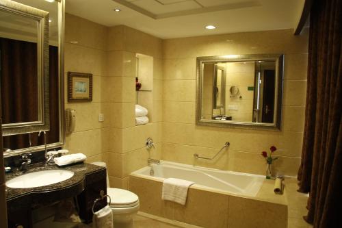 room detail thumbnail 2