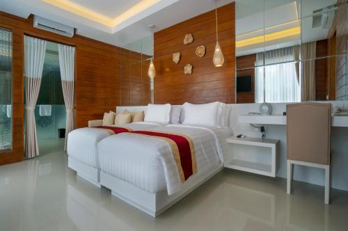 room detail thumbnail 1