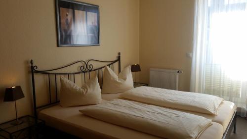 Deluxe Two-Bedroom Apartment (3-4 Adults)  image 6