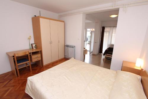 Studio with Terrace image 2