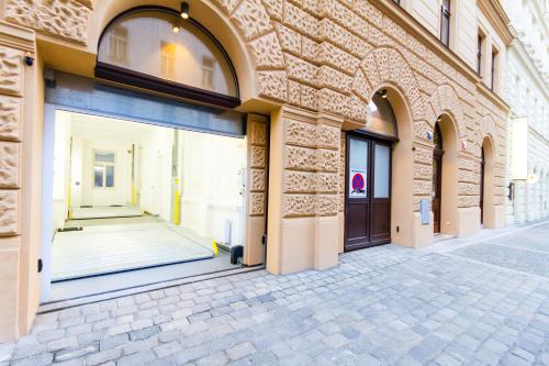 Four-Bedroom Apartment with Balcony  image 6