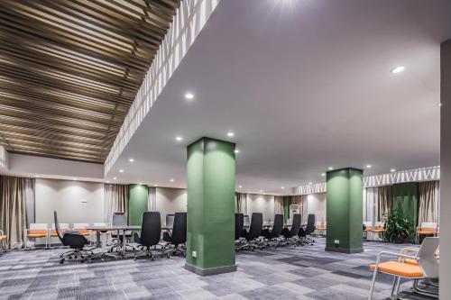 ศูนย์ธุรกิจ, อัลมาตี โฮเทล (Almaty Hotel) in เขตอัลมาลี