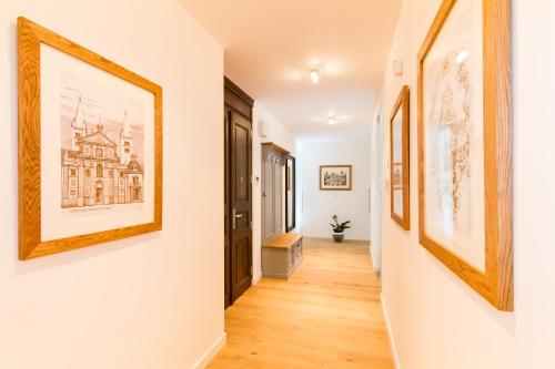 Four-Bedroom Apartment with Balcony  image 9