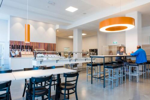 ห้องอาหาร, a&o โคเปนเฮเกน นอร์เรโบร (a&o Copenhagen Norrebro) in โคเปนเฮเกน