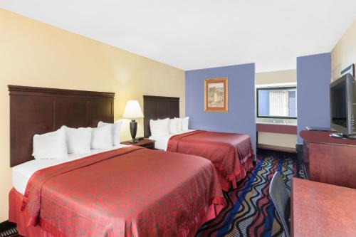 2 queen beds