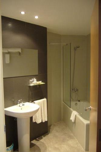 2 twin beds