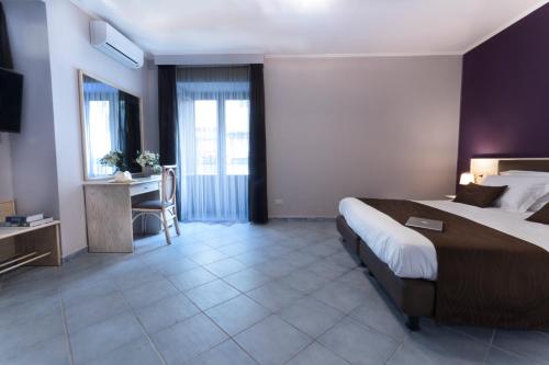 Hotel Soleluna Set in a prime location of Sorrento, Hotel Soleluna puts everything the city has to offer just outside your doorstep. Featuring a complete list of amenities, guests will find their stay at the propert