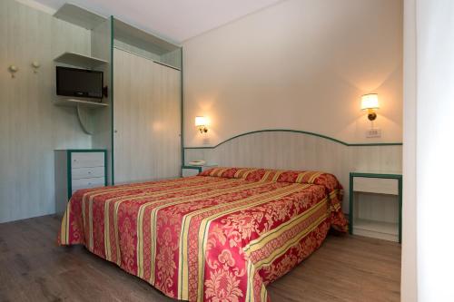 Double Room image 10