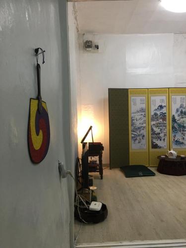 MK Guesthouse near Chicken Pam