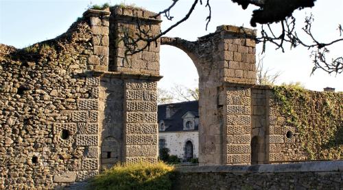 . Château de la Chasse-Guerre