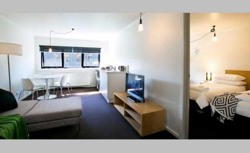 1 Bedroom Kitchenette