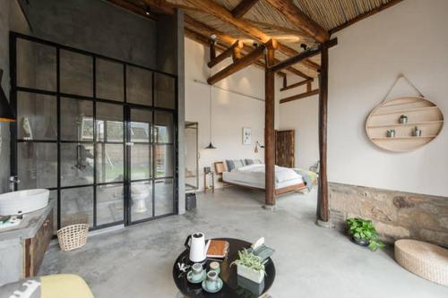 Mountain Villa Mountain Villa is a popular choice amongst travelers in Wuxi, whether exploring or just passing through. The property offers guests a range of services and amenities designed to provide comfort and co