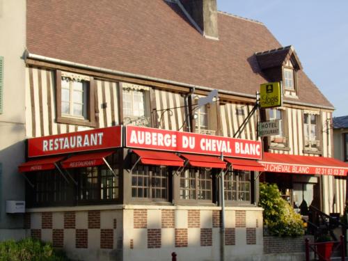 Ieeja, Logis hotel restaurant Auberge Du Cheval Blanc in Mezidon-Canon