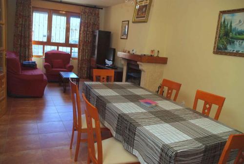 Koplietošanas atpūtas telpa ar TV, Casa Rural Flor in Vadocondes