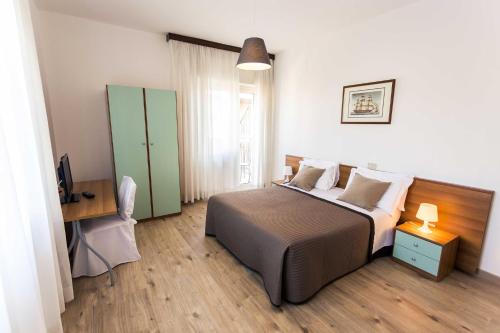 2 twin beds