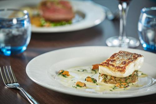 Barnett Hill Hotel Farnham In United Kingdom - 