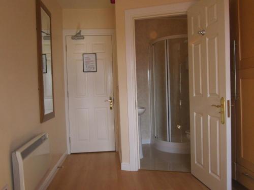 Shower, Ard Nua Village in The Gateway