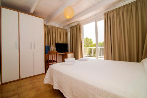 Hostal Cala Boix - image 2