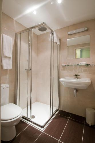 Royal Eagle Hotel - main image