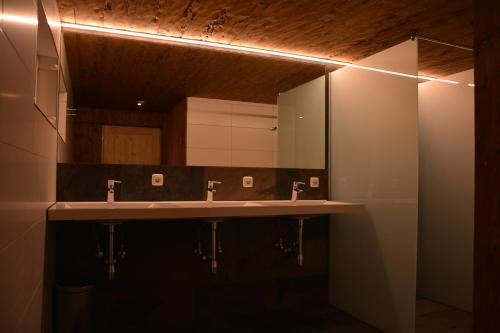 บริการและสิ่งอำนวยความสะดวก, Alm – Chalet Domig in ดามูลส์