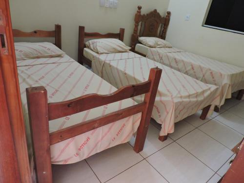3 twin beds