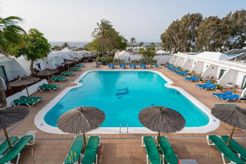Swimming pool, Hotel THB Flora in Lanzarote