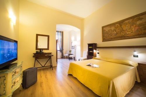 3 twin beds