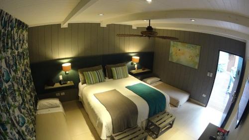 1 double bed, 2 bunk beds