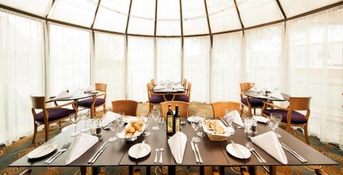 Mercure Hull Grange Park Hotel - image 2