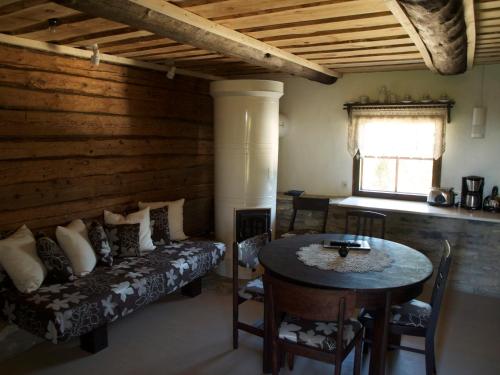 Iekārtas, Aaduaida Holiday House in Suure-Rootsi