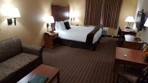 Expressway Suites Fargo