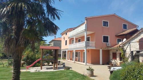  Apartments Sorgo in Novigrad