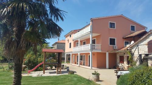  Apartments Sorgo, Pension in Novigrad