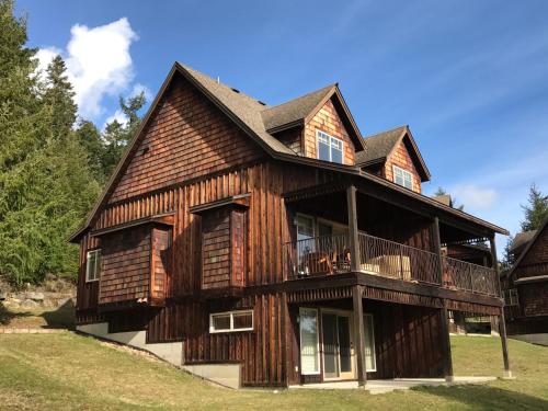 Exterior view, The Cottages on Salt Spring Island in Salt Spring Island (BC)