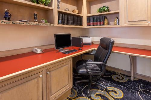 Hawthorn Suites by Wyndham Detroit Warren - image 3