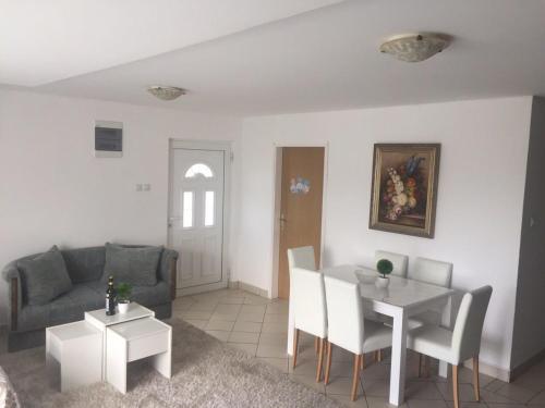 Apartments Veselinka - image 11