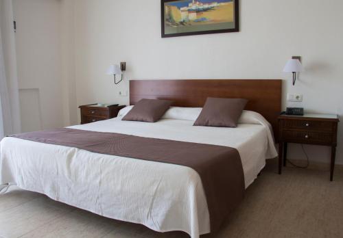 Hotel Sicania Ideally located in the prime touristic area of Cullera, Hotel Sicania promises a relaxing and wonderful visit. The hotel offers a high standard of service and amenities to suit the individual needs of