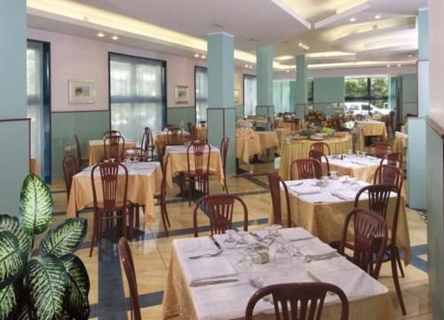 Hotel Diana - image 10