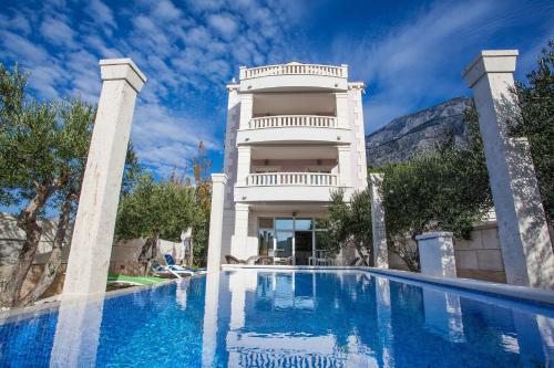  Villa Luce mit Pool in Makarska