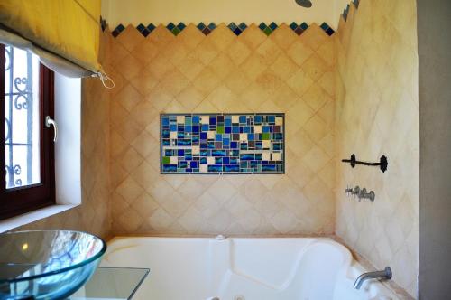 ฝักบัว, Boutique Hotel Casa Foch in ซีมอน โบลิวาร์