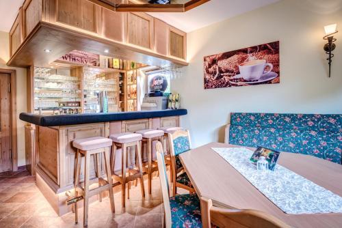 المرافق, Cafe Hoyer Pension und Appartements in أبولدا