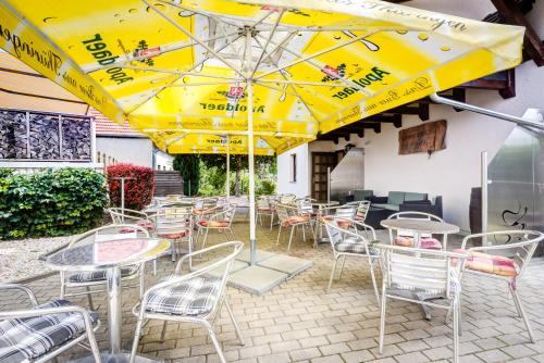 حديقة, Cafe Hoyer Pension und Appartements in أبولدا
