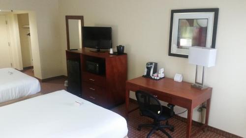 2 queen beds