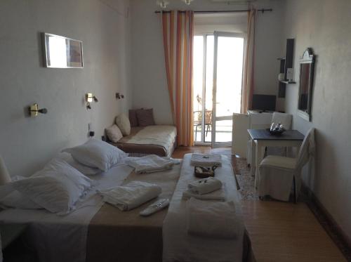 Akrotiri Hotel - image 2