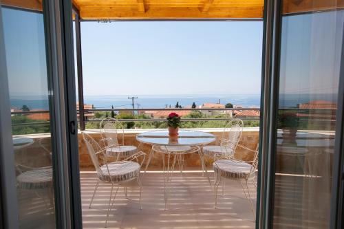 Lithos Guesthouse - image 6