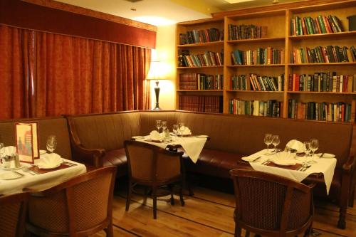 Gullane's Hotel - image 7
